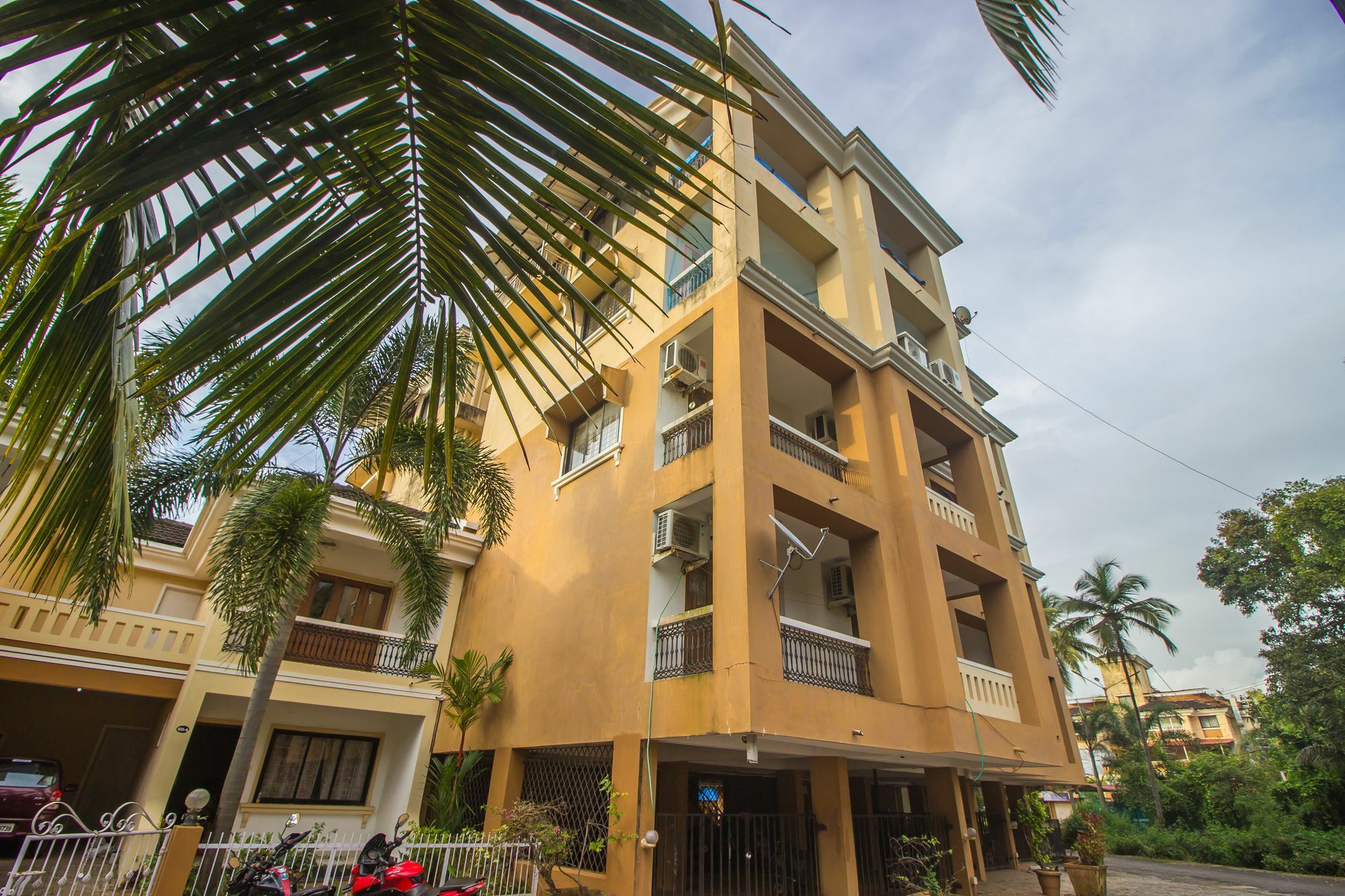 Oyo 18628 Field View 2bhk 2*